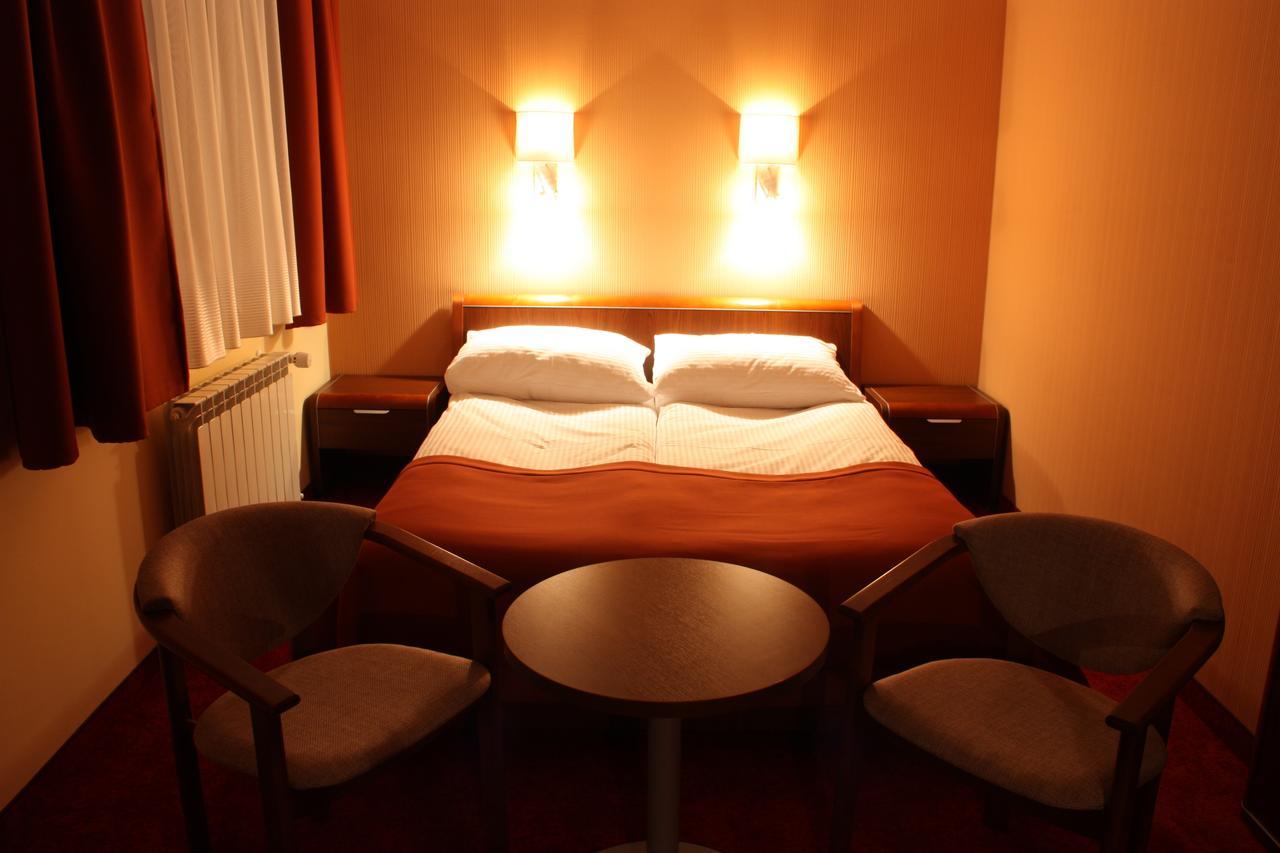 Borek Wielkopolski Impresjaモーテル 部屋 写真